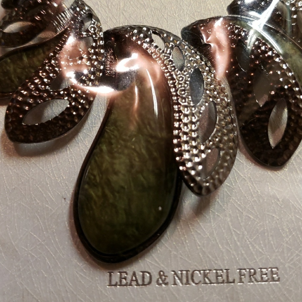 Necklace and earring set